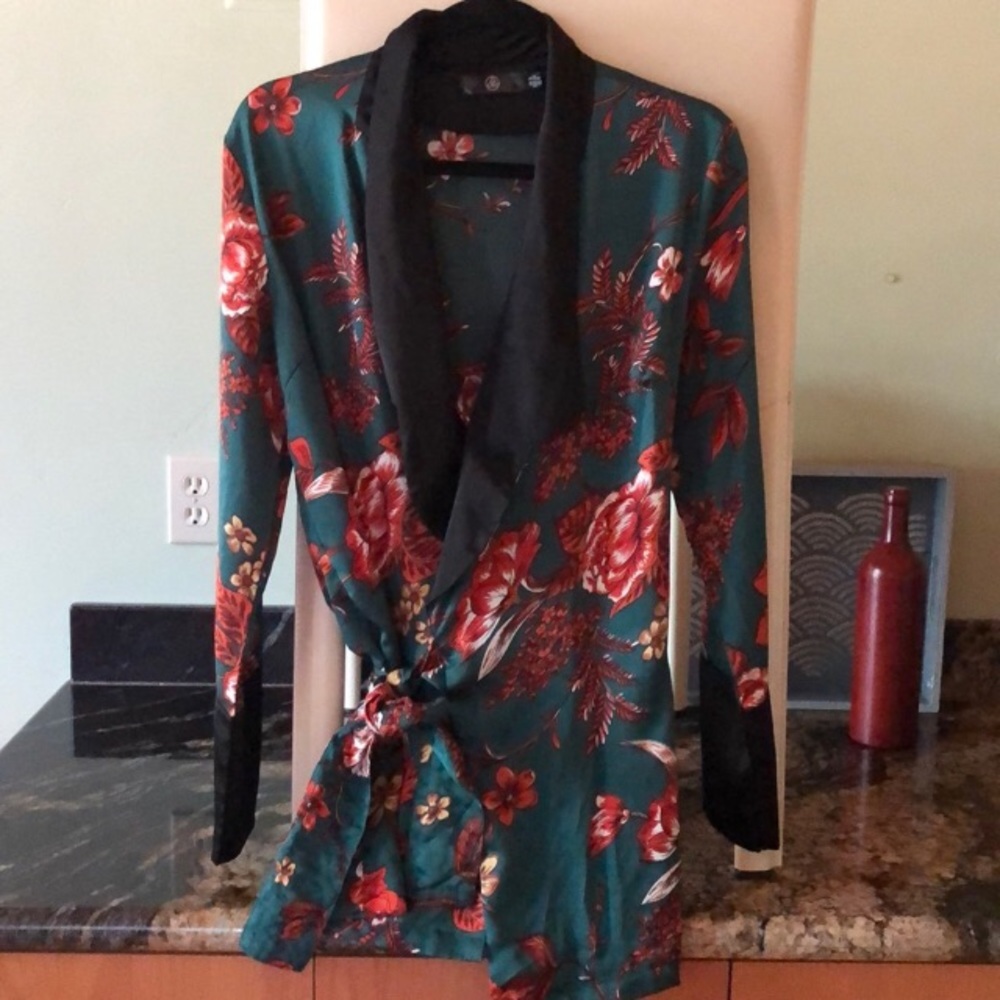 Missguided silky floral print robe sz 4